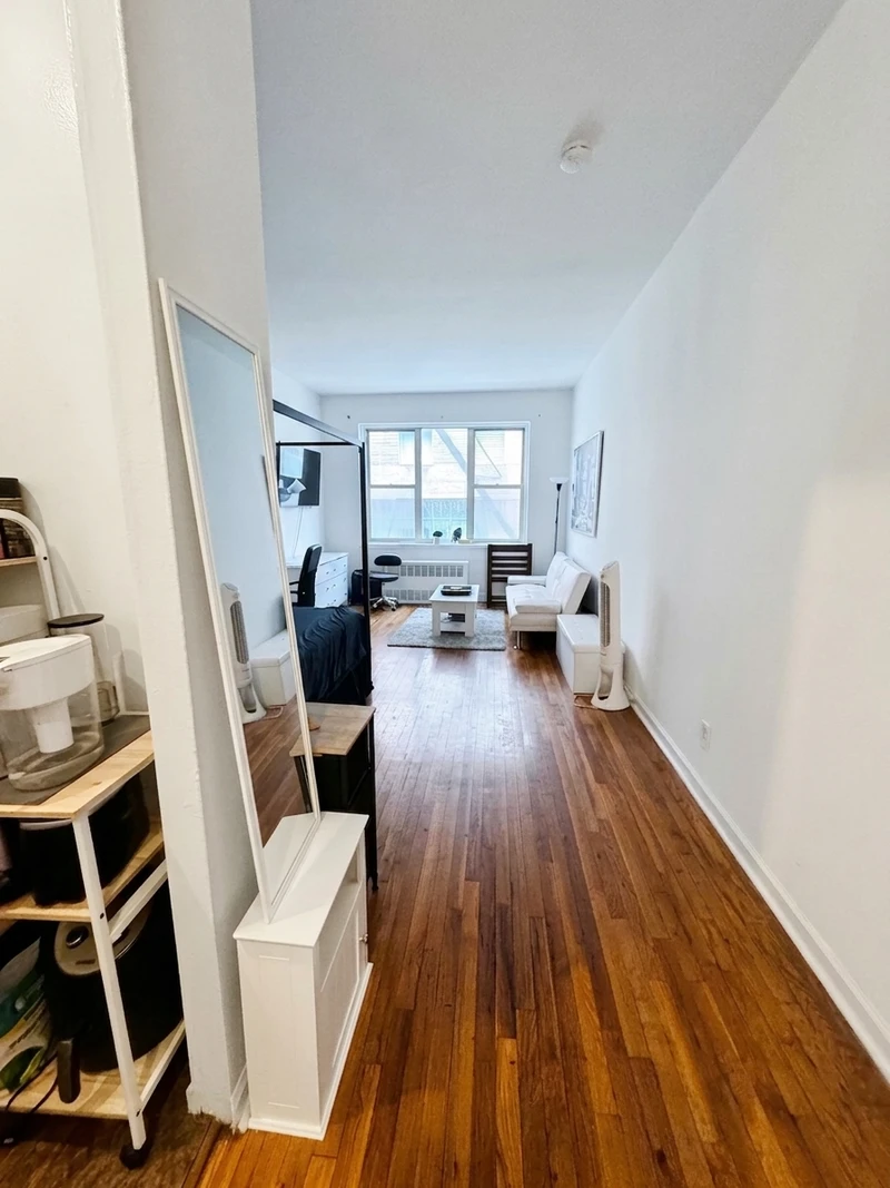 a studio in Hell's Kitchen photo 3
