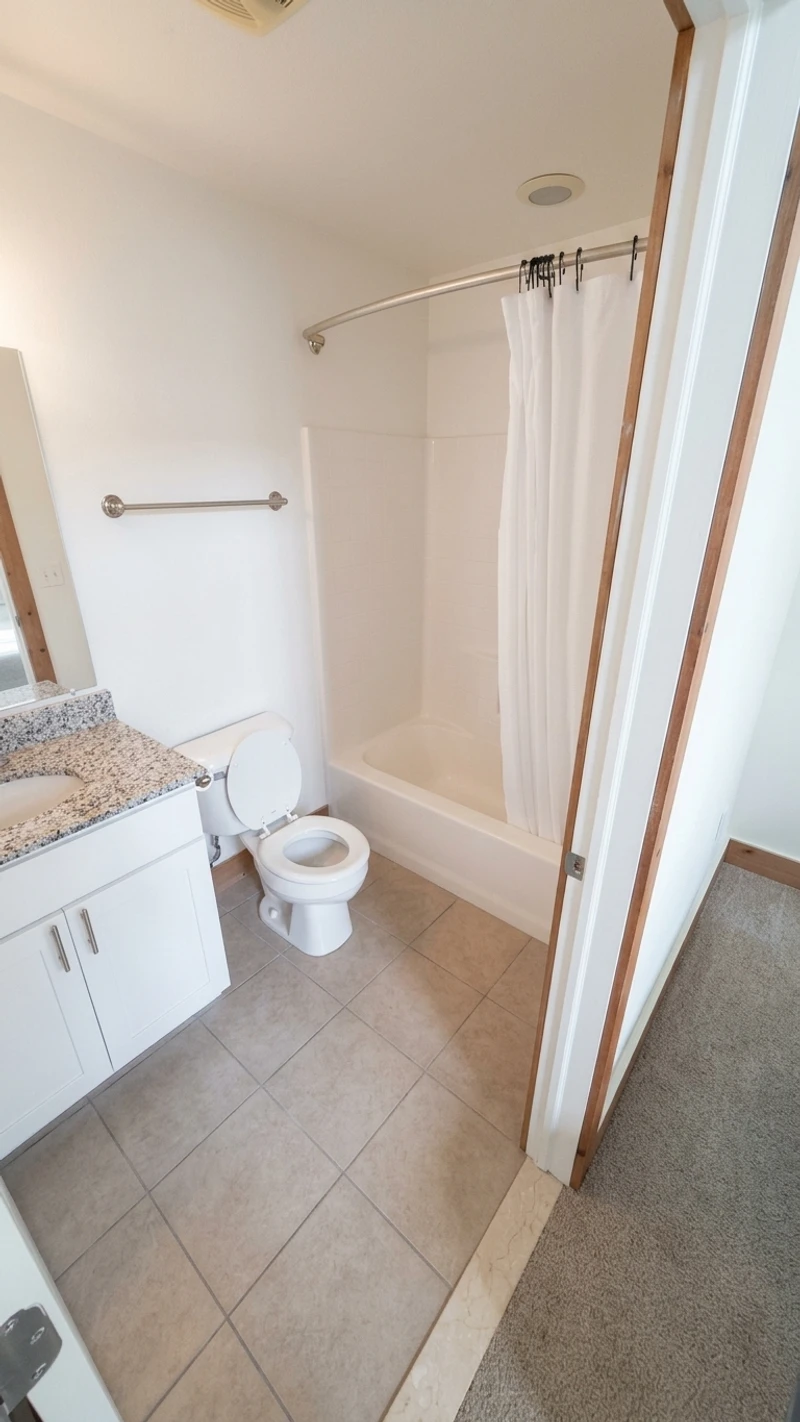2 bedroom in 1st Ward photo 5