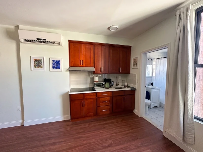 1 bedroom in Greenpoint photo 14