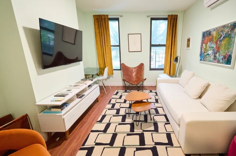 1 bedroom in Greenpoint photo 2