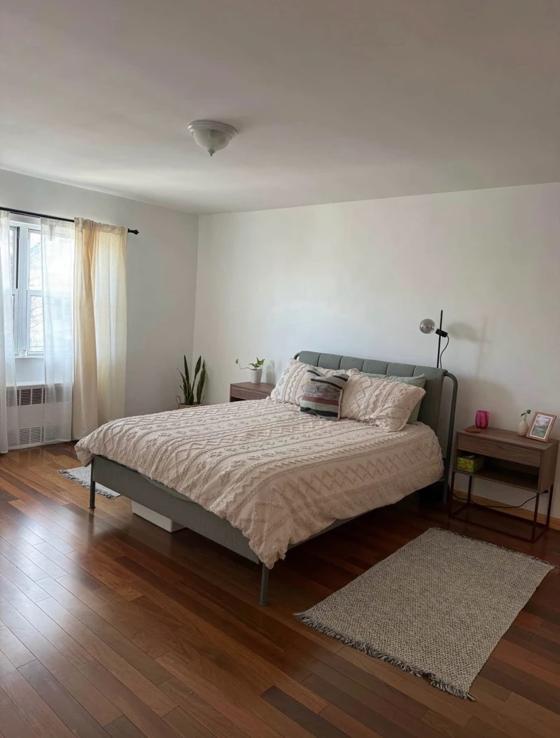2 bedroom in Astoria photo 5