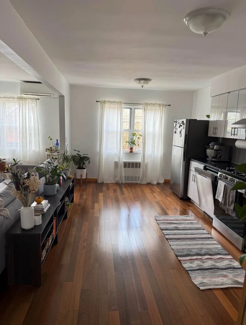 2 bedroom in Astoria photo 3