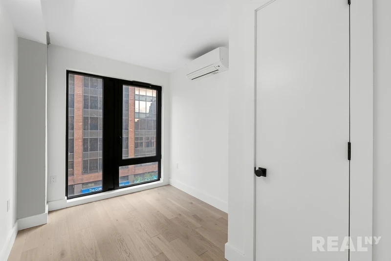 1 bedroom in Harlem photo 2