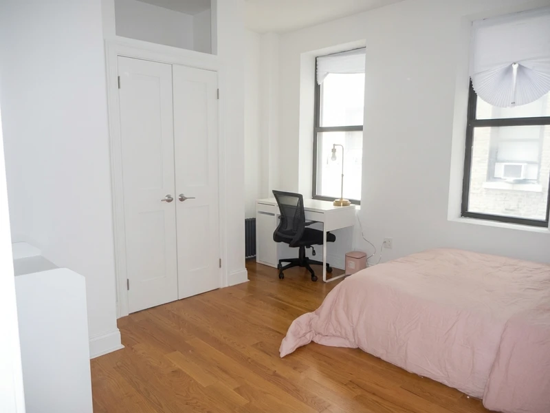 a room in Morningside Heights photo 2