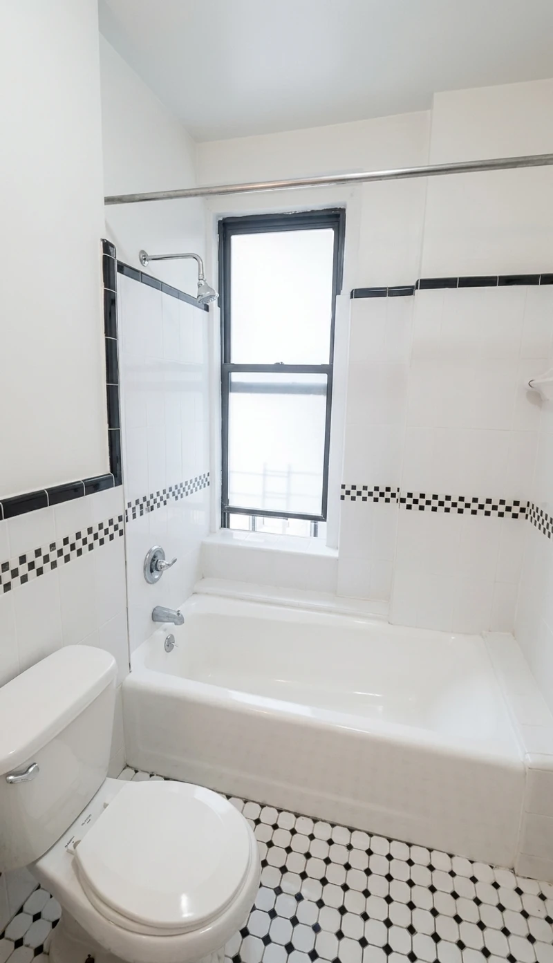 a room in Morningside Heights photo 5
