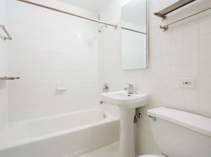 private room in Hyde Park photo 6