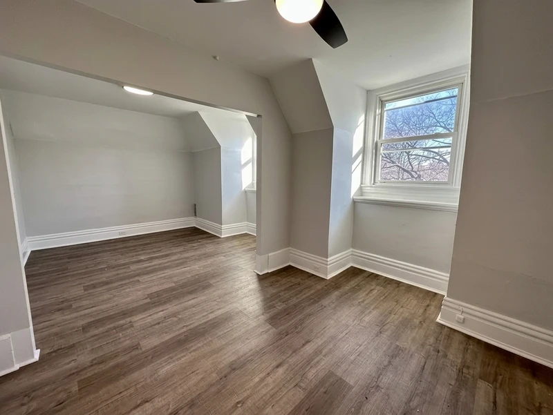 2 bedroom in Larimer photo 9