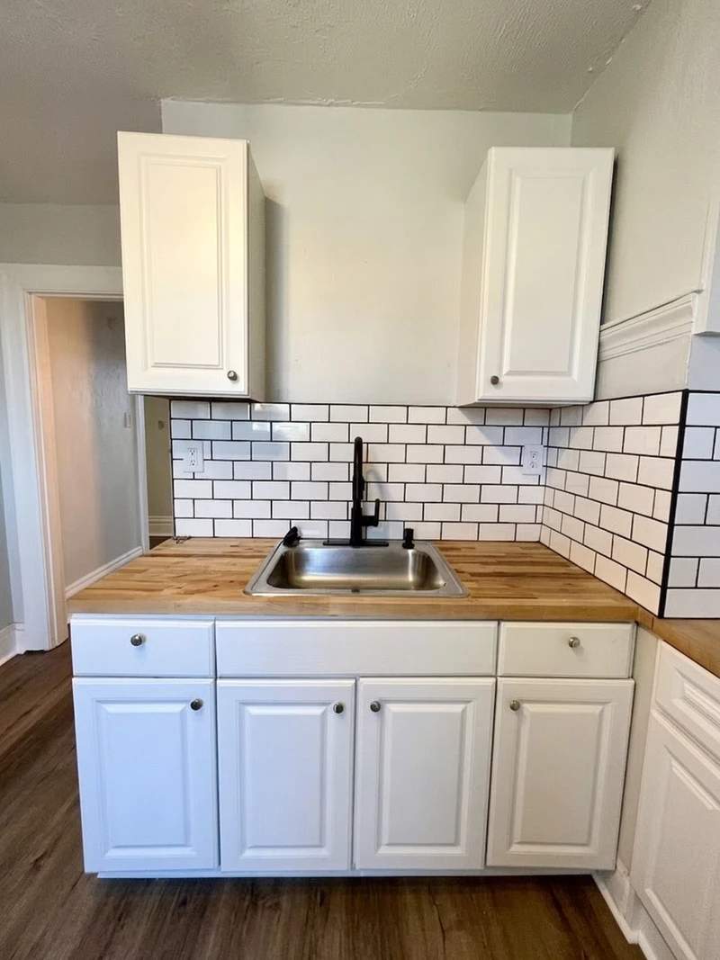 2 bedroom in Larimer photo 8