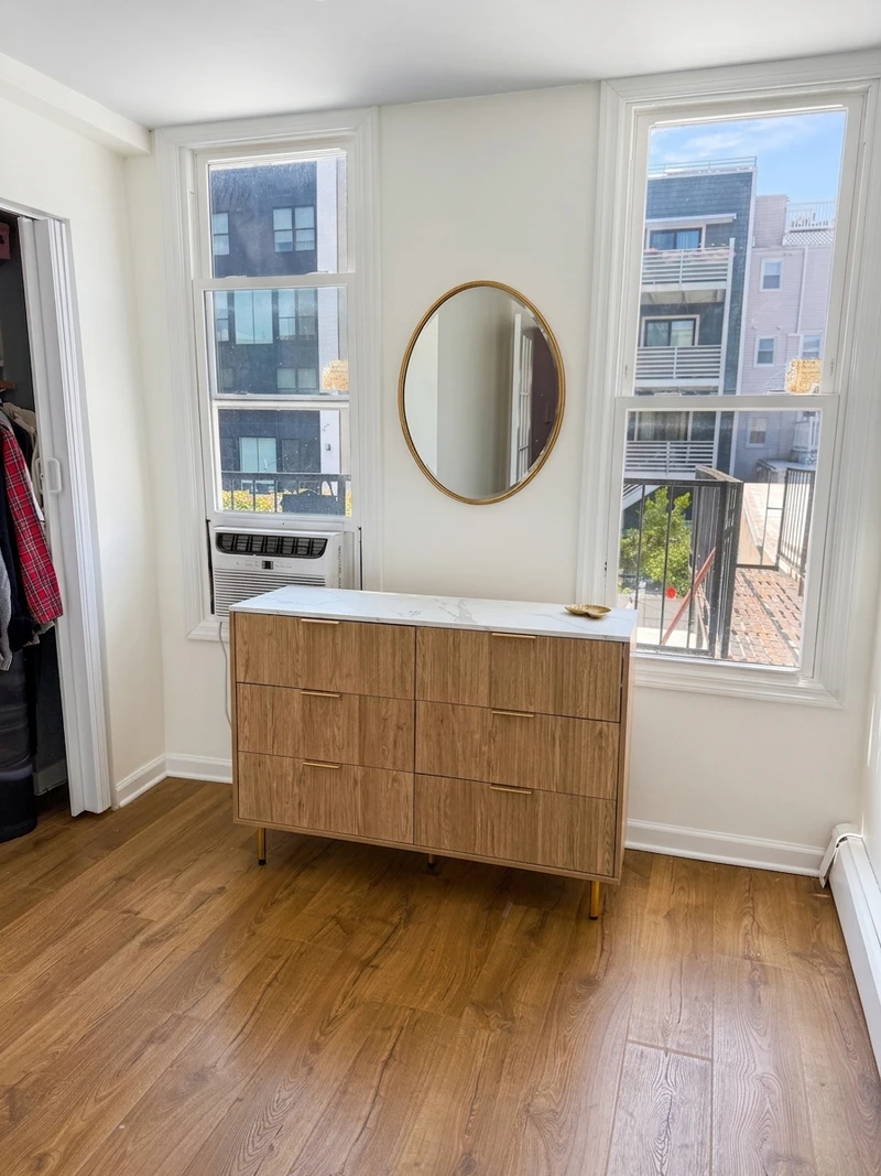 a room in Hoboken photo 3