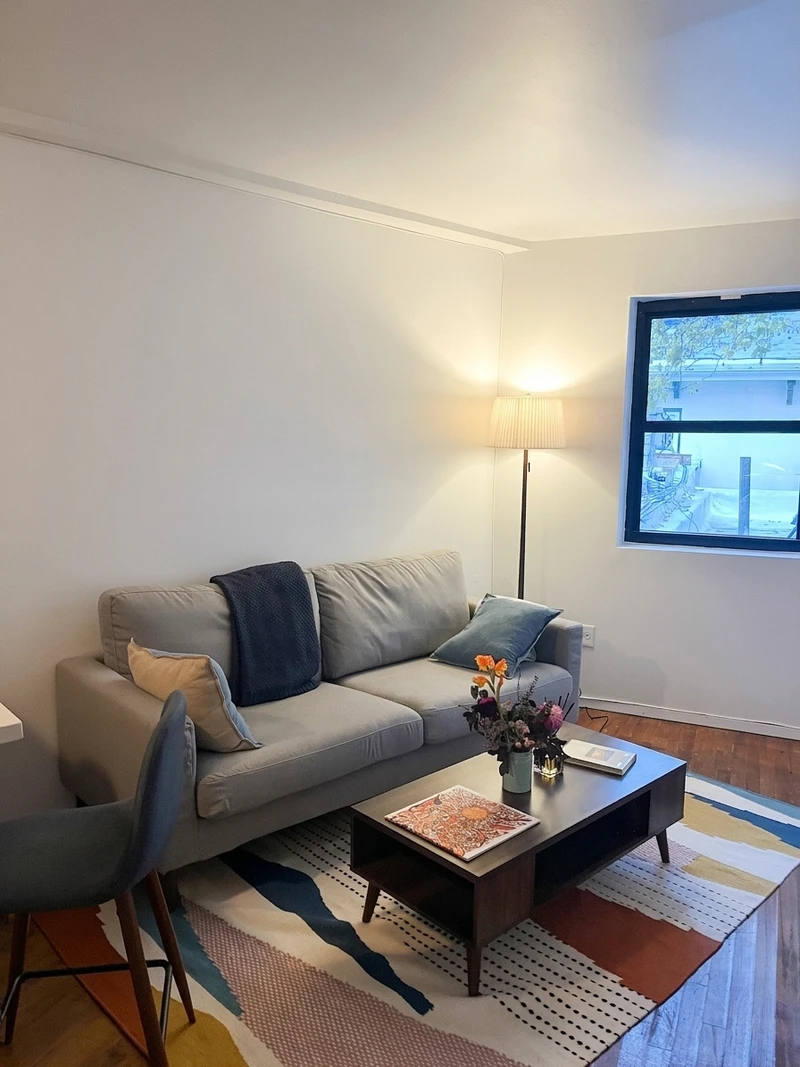 2 bedroom in Clinton Hill photo 4