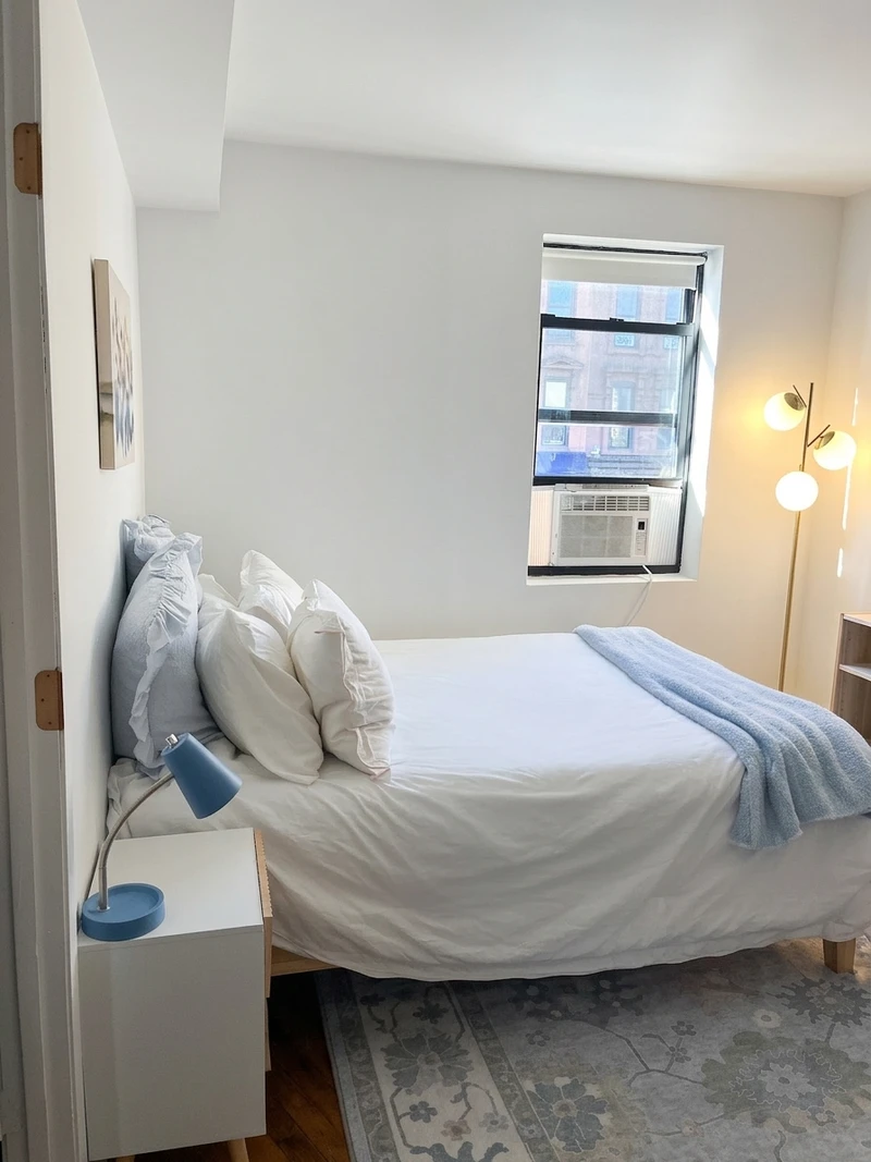 2 bedroom in Clinton Hill photo 6