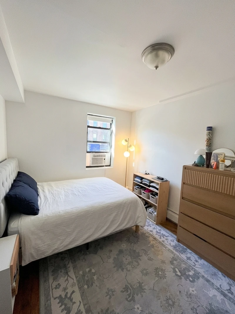 2 bedroom in Clinton Hill photo 5