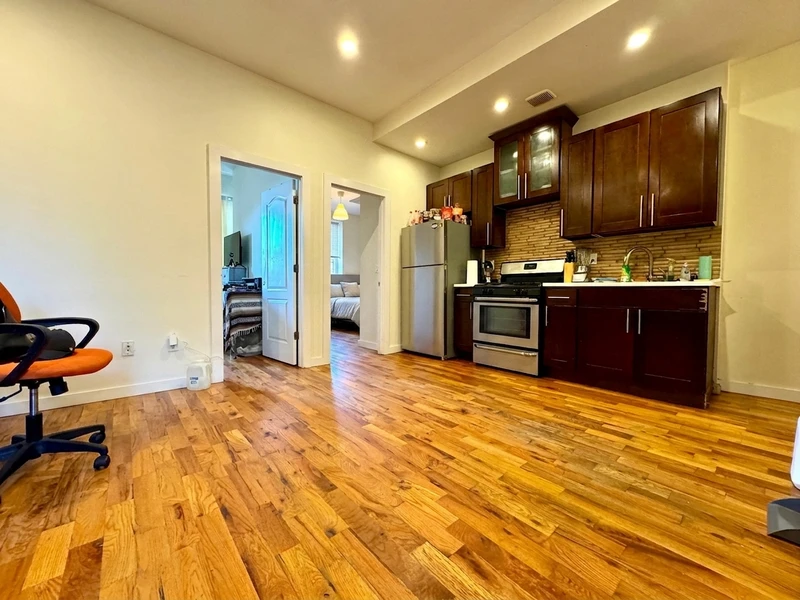 a room in Crown Heights photo 2