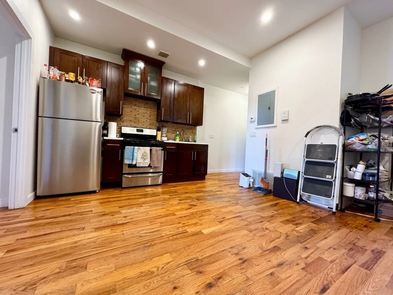 a room in Crown Heights photo 3