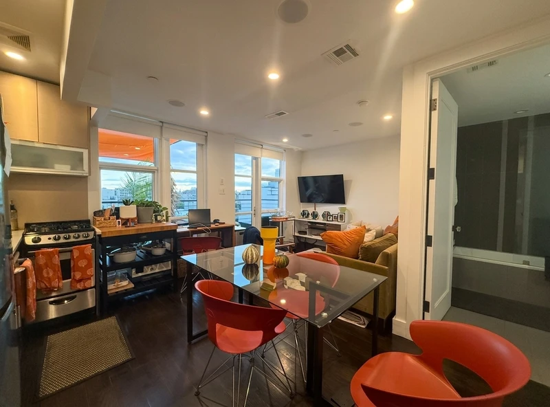 1 bedroom in Greenpoint photo 3