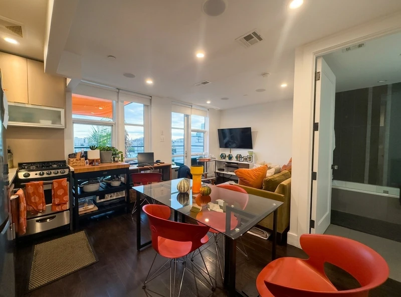 1 bedroom in Greenpoint photo 3
