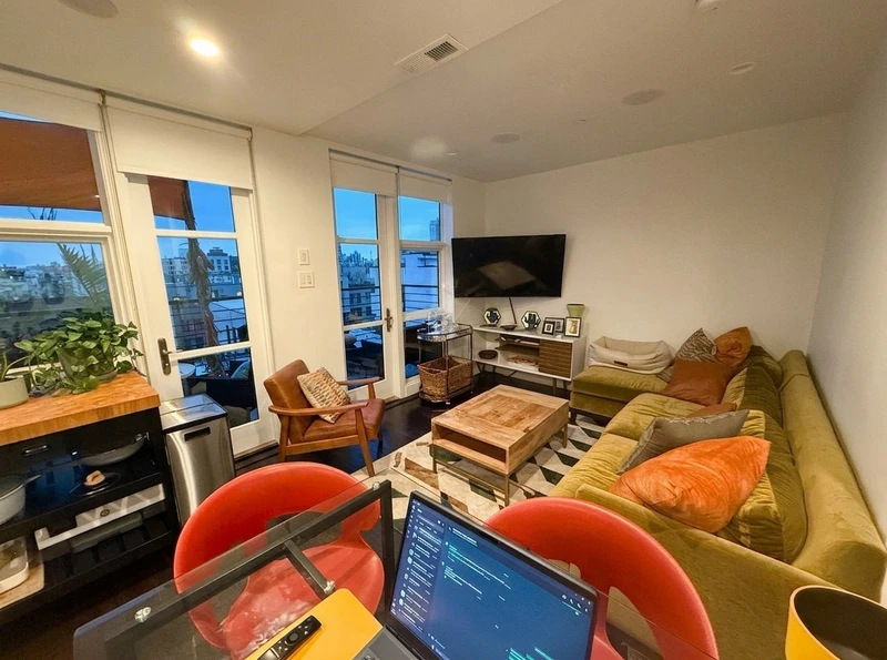 1 bedroom in Greenpoint photo 2