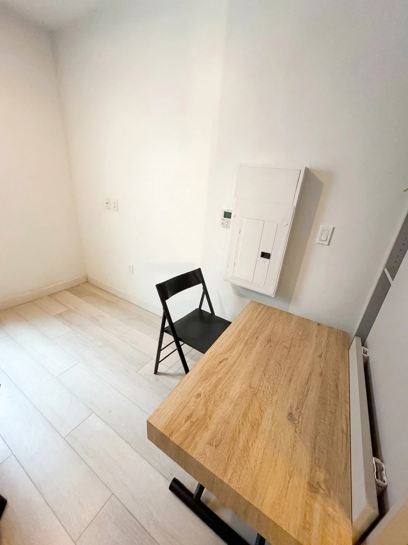 a studio in Journal Square photo 3