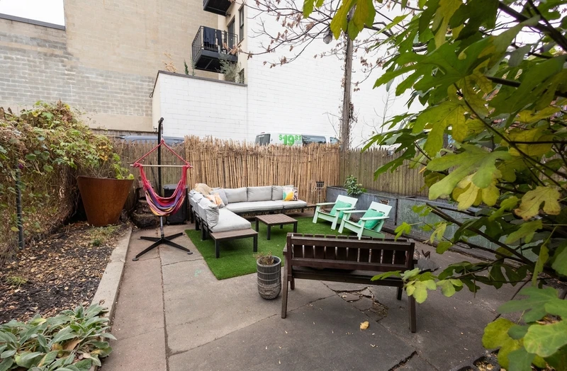 2 bedroom in Red Hook photo 15
