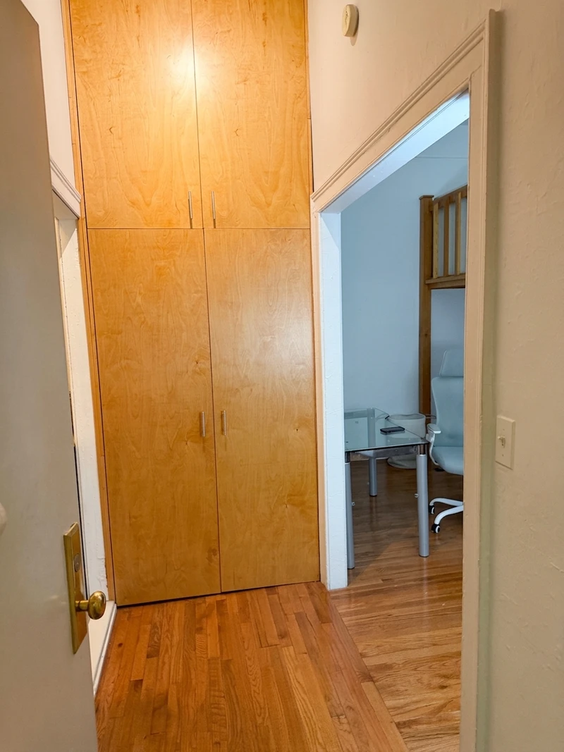 a studio in Hell's Kitchen photo 5