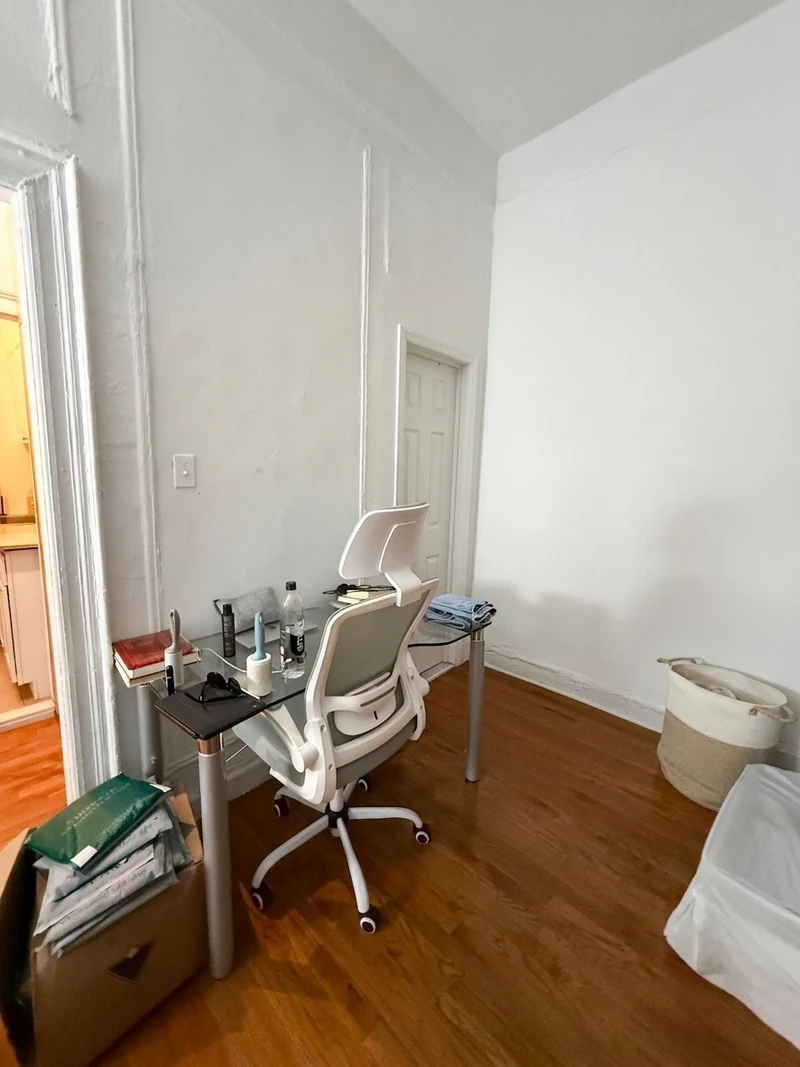 a studio in Hell's Kitchen photo 4