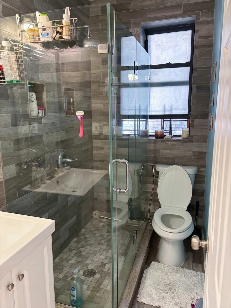 1 bedroom in Inwood photo 3