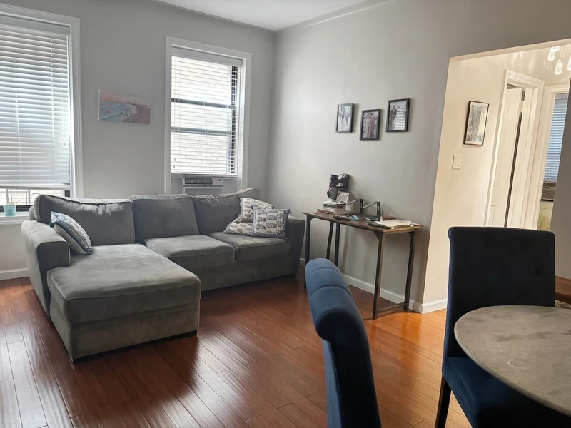 1 bedroom in Inwood photo 2