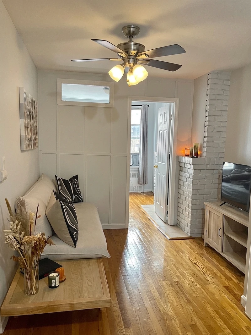 a room in Murray Hill photo 3