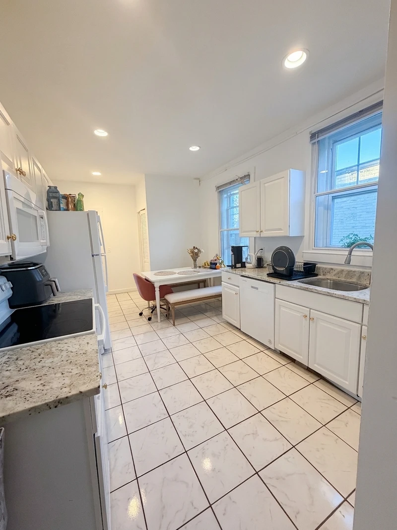 private room in North Brookline photo 4