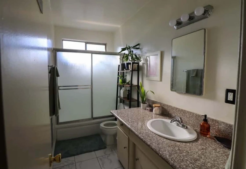 1 bedroom in Sherman Oaks photo 5