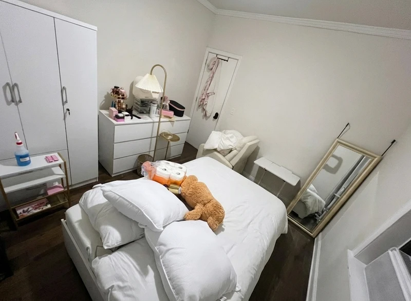 a room in Astoria