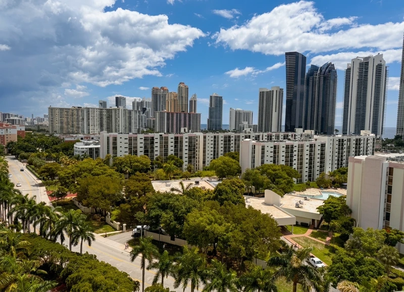 a room in Sunny Isles Beach photo 5