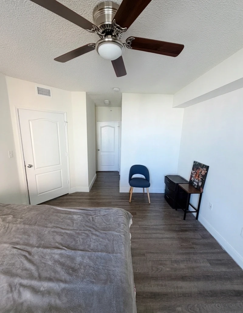 a room in Sunny Isles Beach photo 2