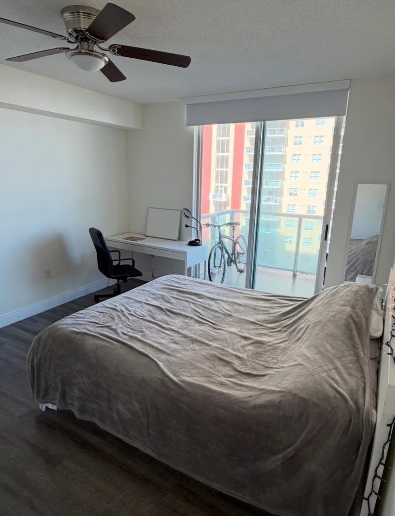 a room in Sunny Isles Beach photo 3