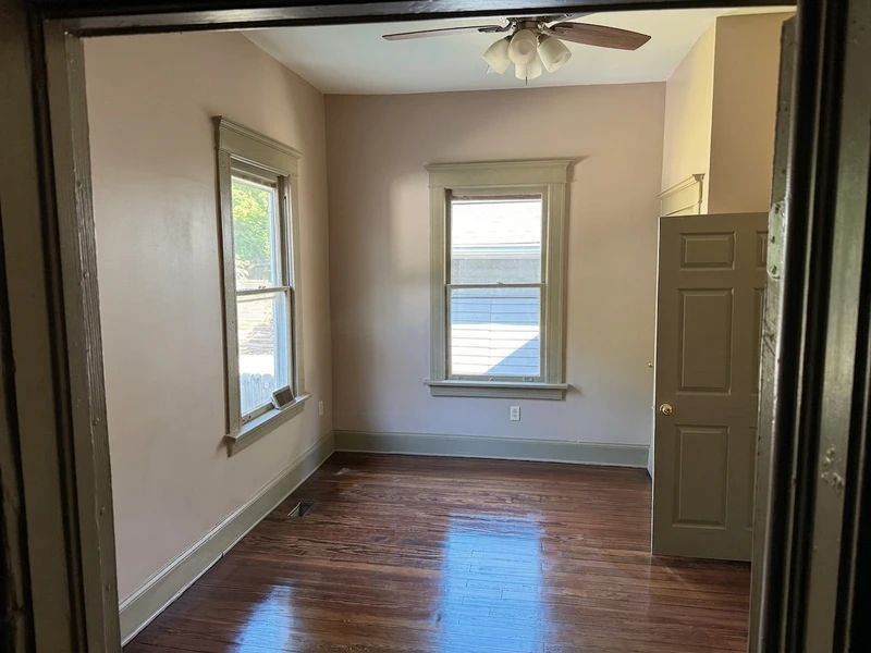3+ bedroom in West End photo 9