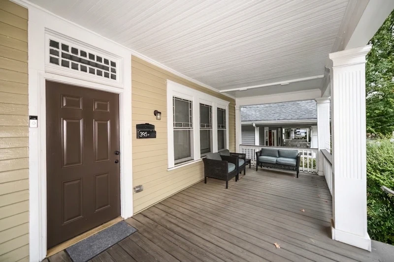 3+ bedroom in West End photo 13