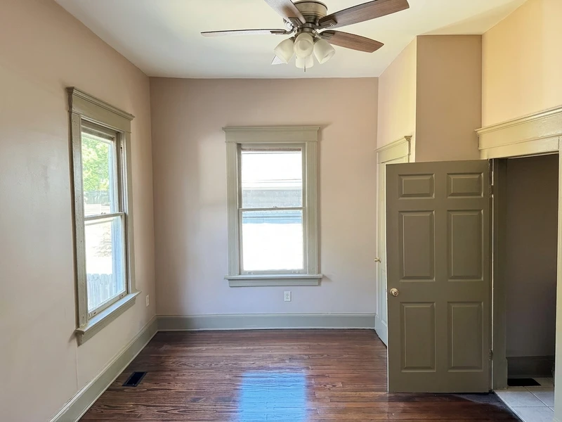 3+ bedroom in West End photo 8