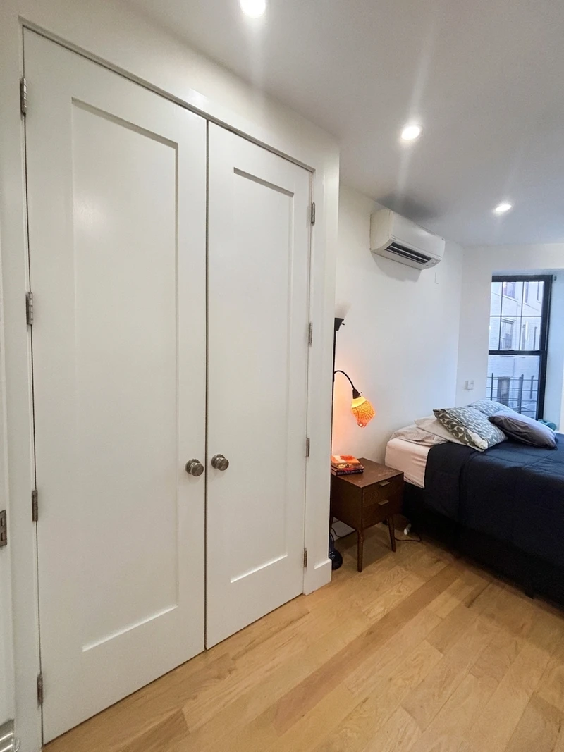1 bedroom in Crown Heights photo 6