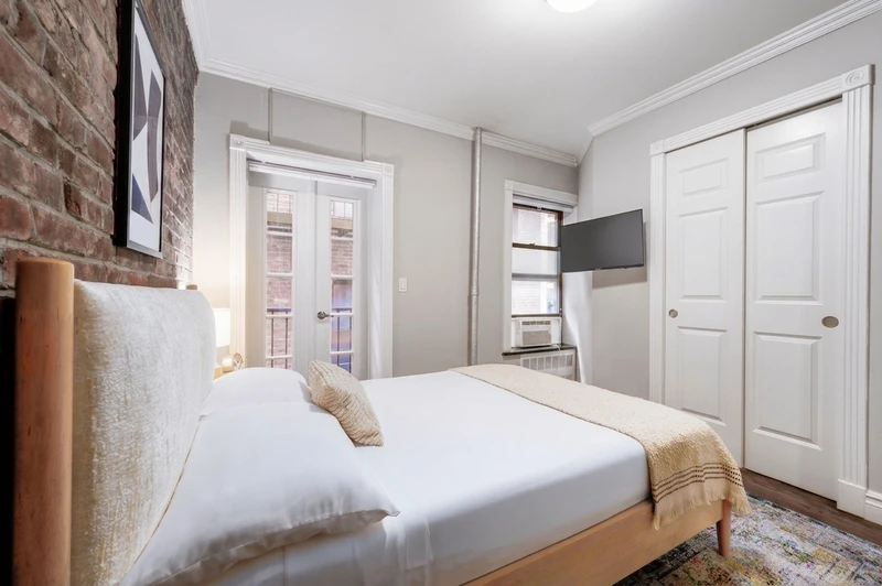 3+ bedroom in Midtown East photo 3