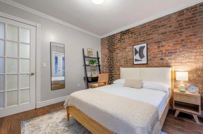 3+ bedroom in Midtown East photo 2