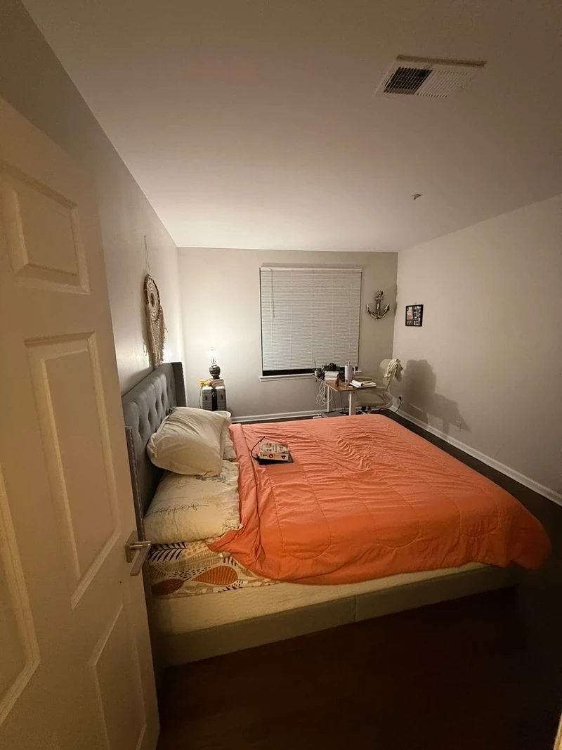 private room in Edgewater photo 9