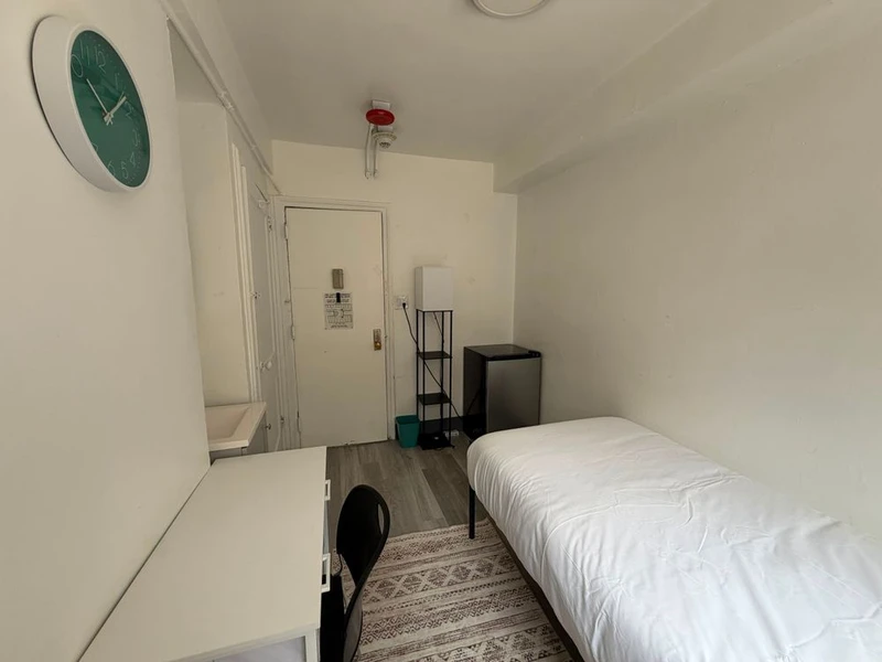 a room in Lincoln Square photo 3