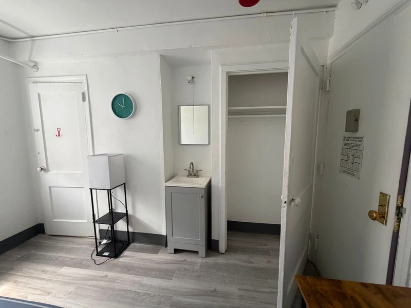 a room in Lincoln Square photo 4