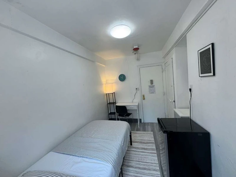 private room in Lincoln Square photo 5
