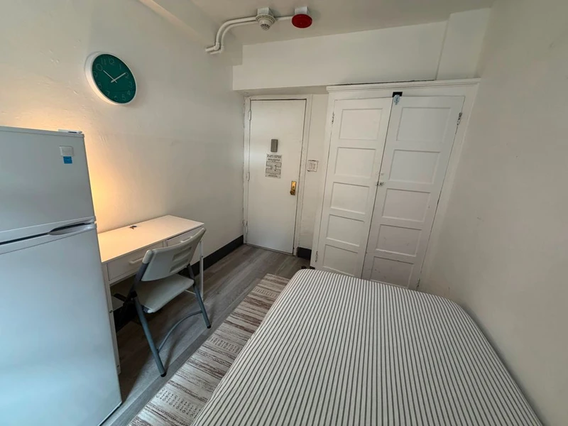 private room in Lincoln Square photo 4