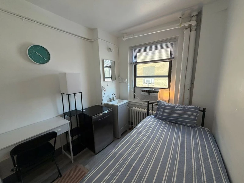 private room in Lincoln Square photo 2