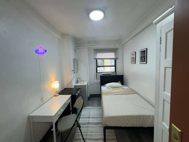a room in Lincoln Square photo 4
