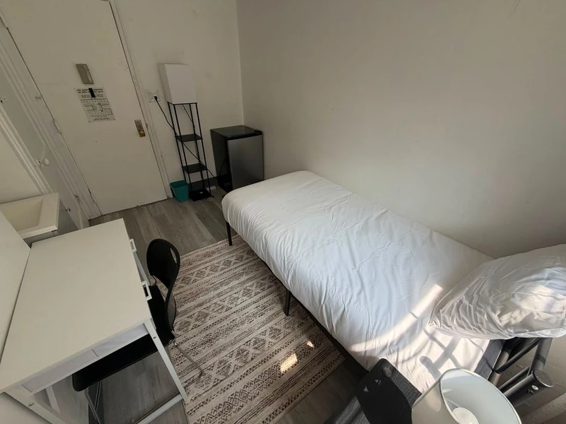 a room in Lincoln Square photo 4