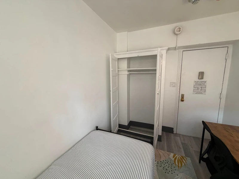 private room in Lincoln Square photo 3