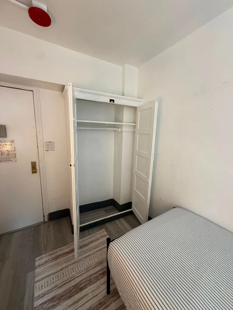 private room in Lincoln Square photo 5